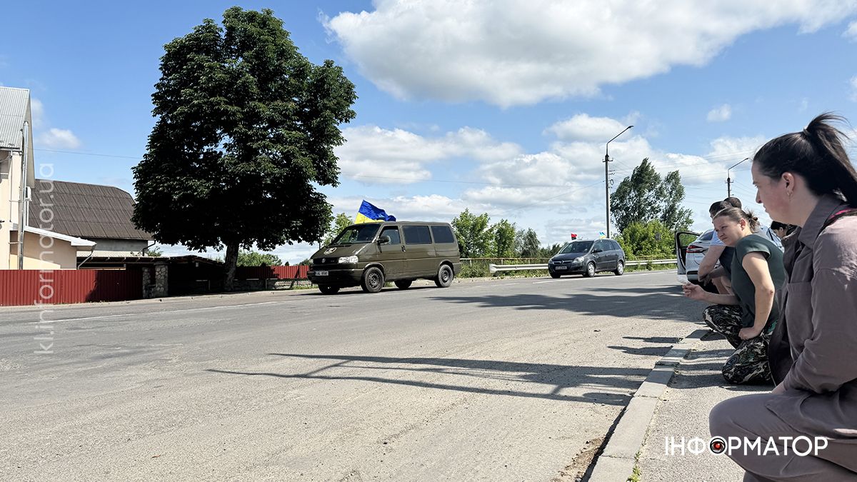 У Нижньому Вербіжі зустріли скорботний кортеж з тілом Олександра Байла 3