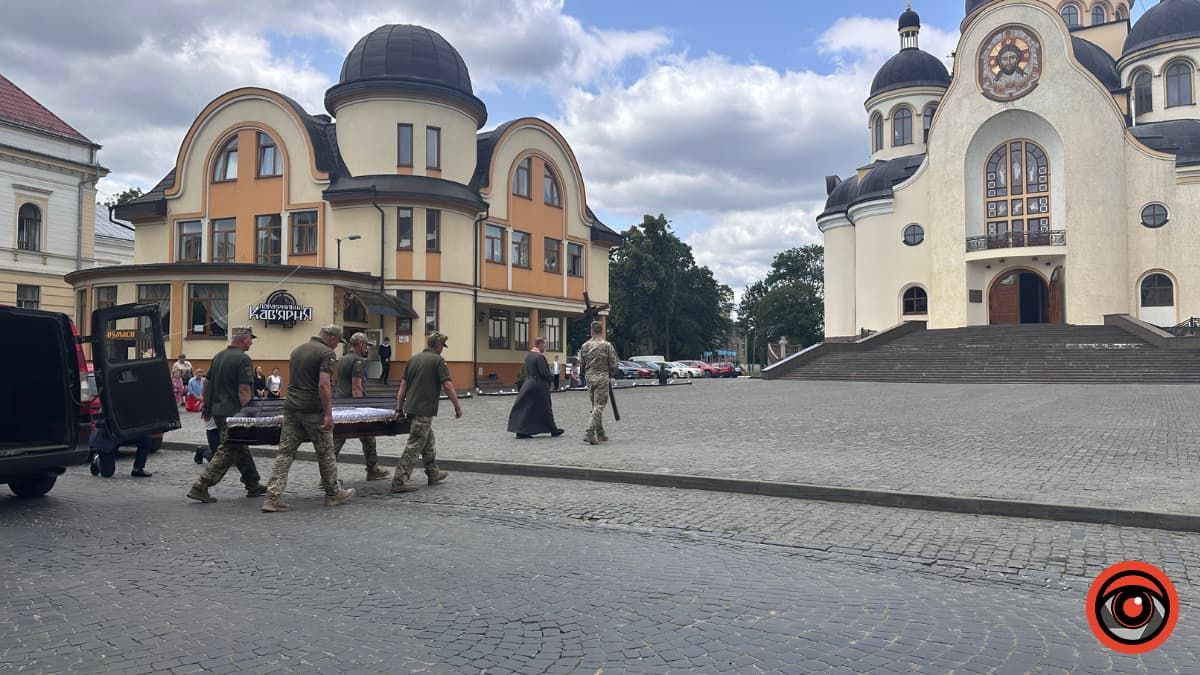 У Коломиї зустріли померлого захисника Дмитра Гарап'яка