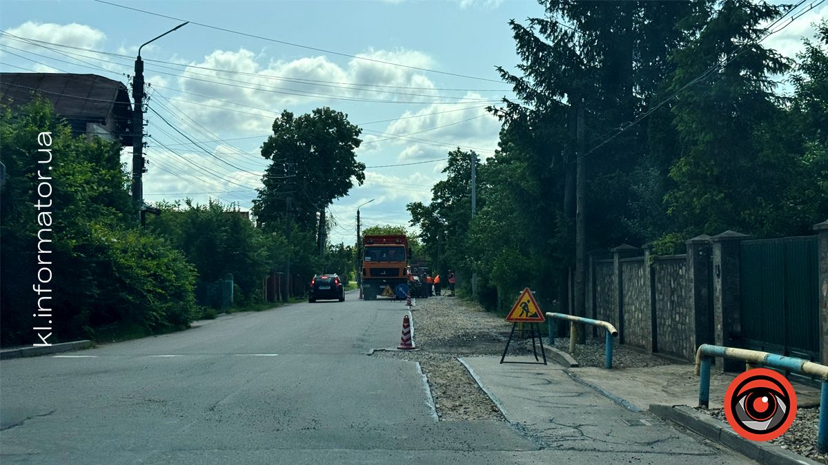 У Коломиї заасфальтували шматок дороги на вулиці Міцкевича при в'їзді у Воскресінці 1