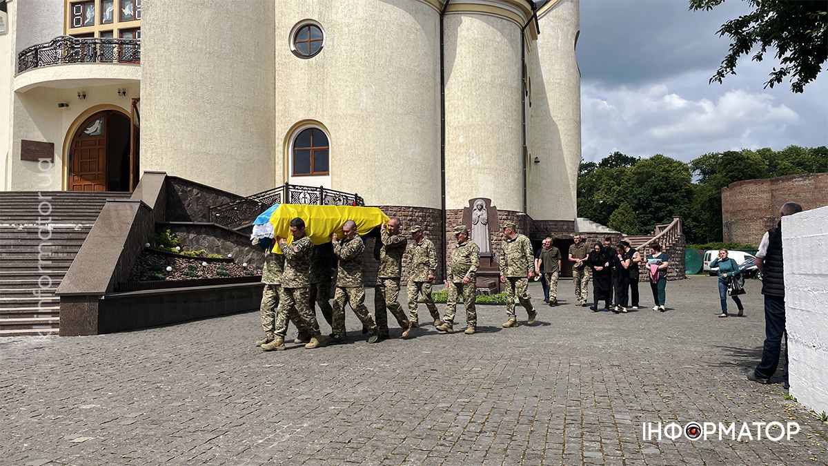У Коломиї попрощались із воїном "десятки" Дмитром Гарап'яком 1