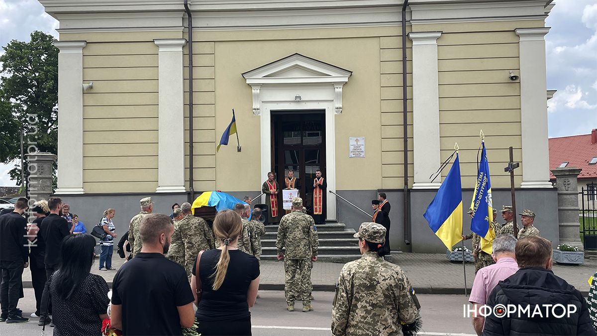У Коломиї попрощались із воїном "десятки" Дмитром Гарап'яком 12