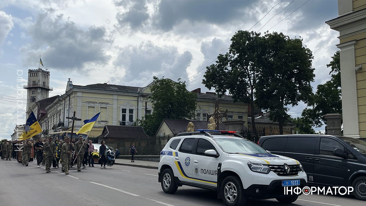 У Коломиї попрощались із воїном "десятки" Дмитром Гарап'яком 15