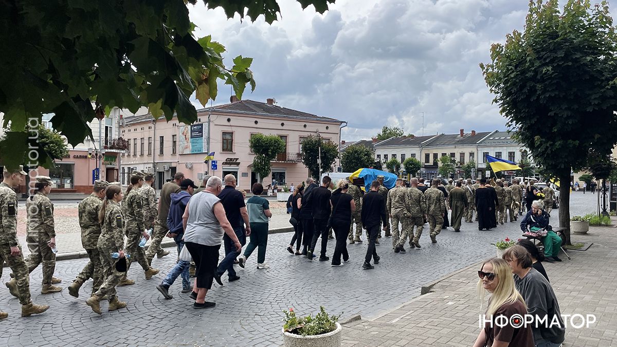 У Коломиї попрощались із воїном "десятки" Дмитром Гарап'яком 8