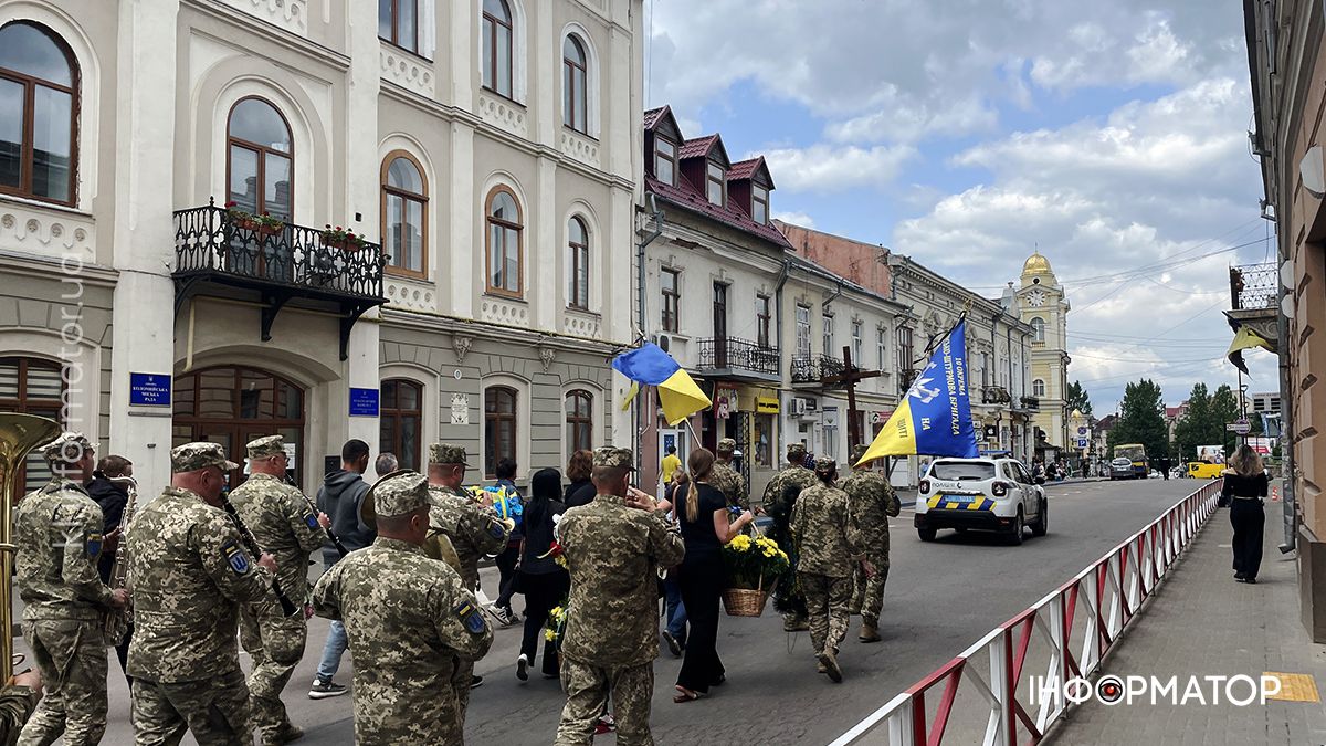 У Коломиї попрощались із воїном "десятки" Дмитром Гарап'яком 9