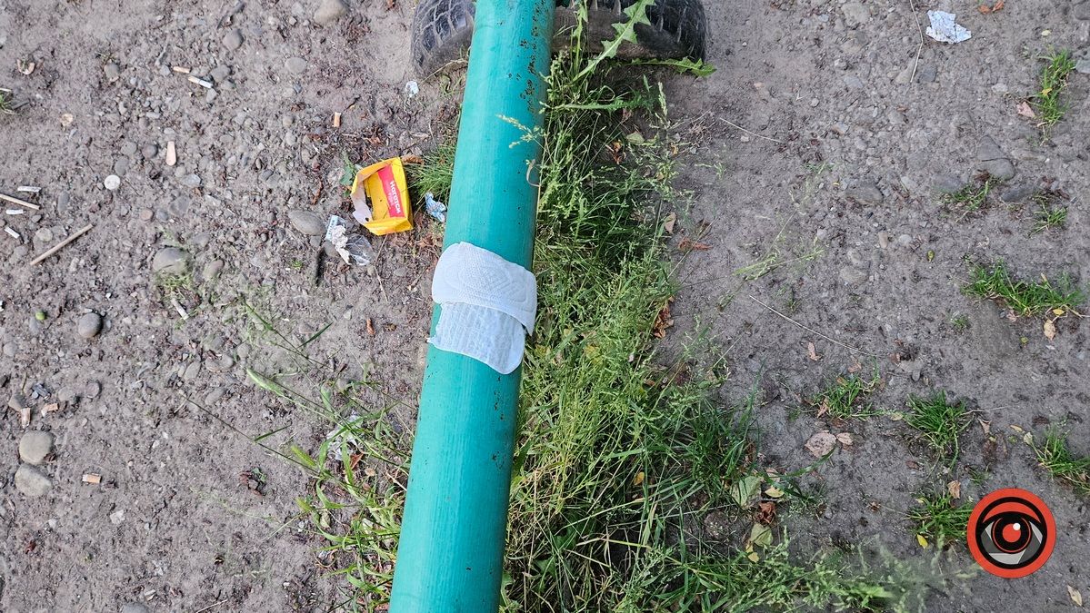 Дитячий чи сміттєвий? Найгірша ігрова зона у Коломиї 11