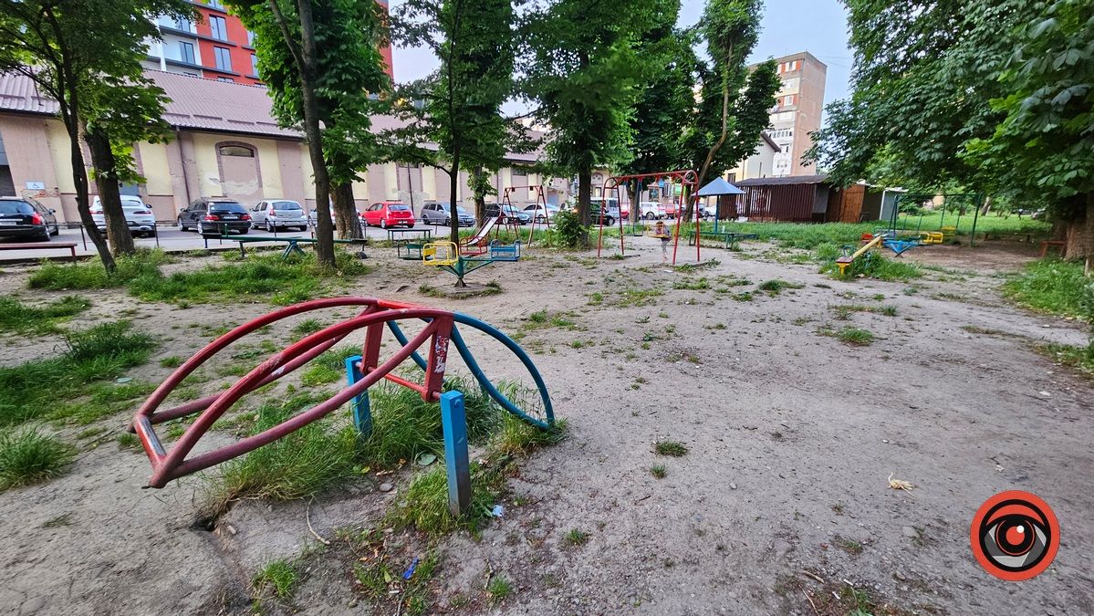 Дитячий чи сміттєвий? Найгірша ігрова зона у Коломиї 1