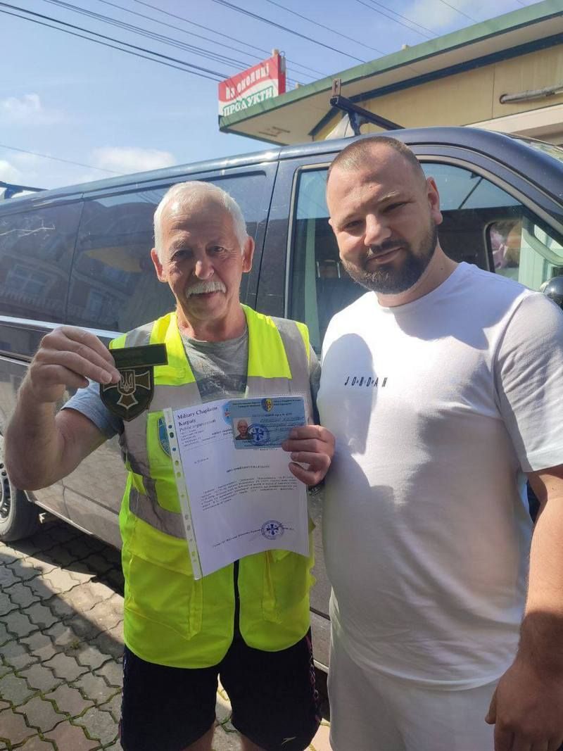 Сивочолий велосипедист з Полтавщини долає тисячі кілометрів і збирає кошти на ЗСУ 1