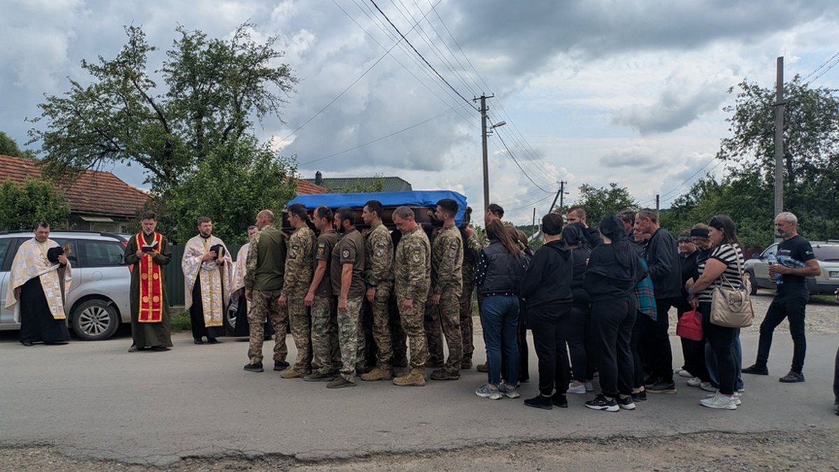 Коломийщина в останню дорогу проводила сержанта Олександра Байла 4