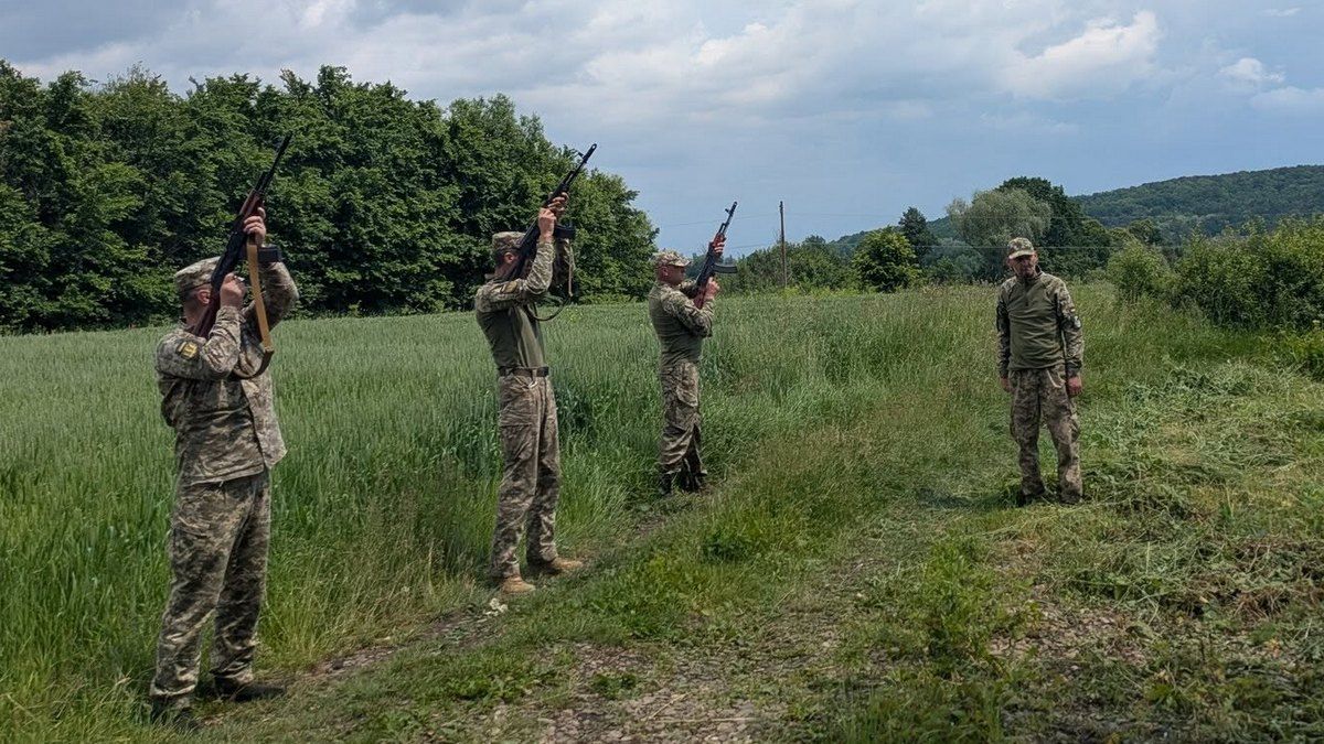 Коломийщина в останню дорогу проводила сержанта Олександра Байла 5