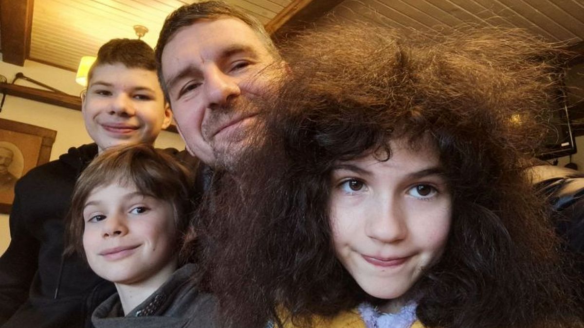 Ведучий новин, коломиянин Вадим Карп'як озвучив казку про Гуцульщину 2