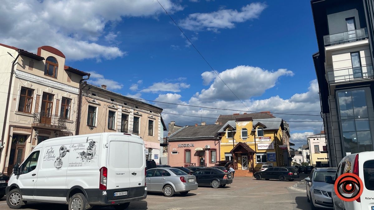 Коломия вдень та вночі: атмосферні фото 81