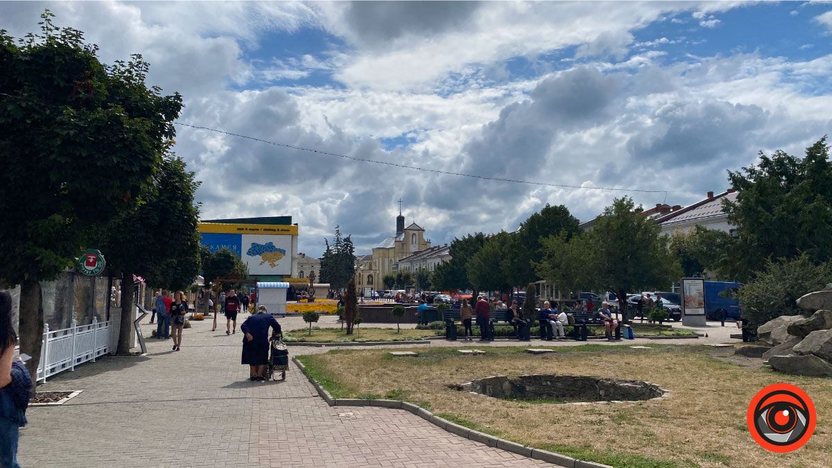 Коломия вдень та вночі: атмосферні фото 56