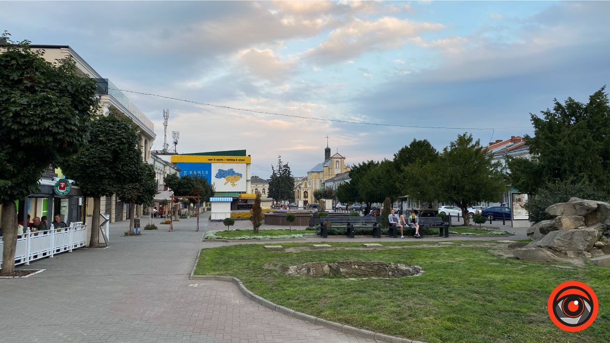 Коломия вдень та вночі: атмосферні фото 57