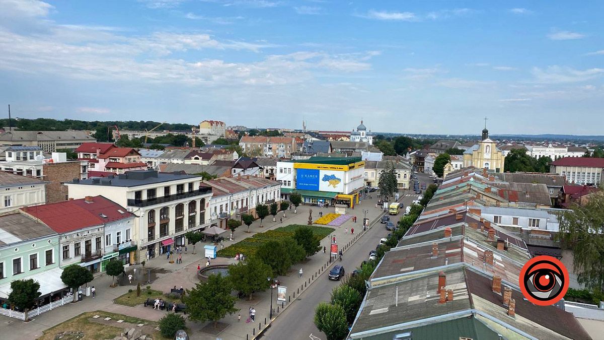 Коломия вдень та вночі: атмосферні фото 54