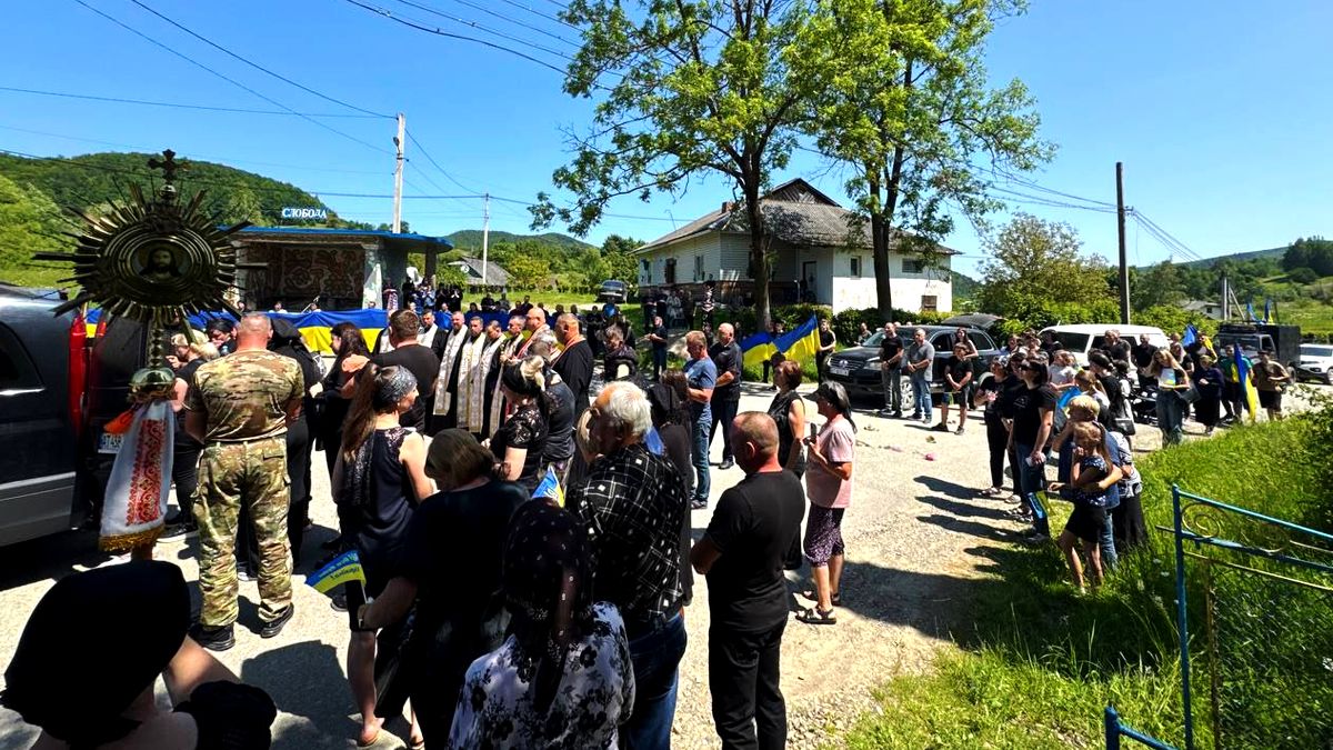 На вічний спочинок у село Слобода повернувся військовослужбовець Володимир Зубак