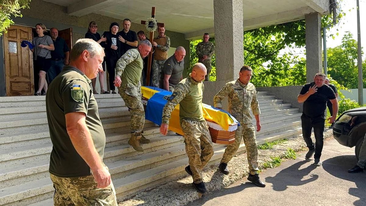 На вічний спочинок у село Слобода повернувся військовослужбовець Володимир Зубак 1