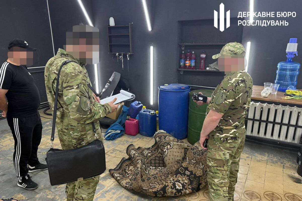 На Прикарпатті у військовій частині авіаційної бригади незаконно привласнювали пальне й продавали його місцевим підприємцям