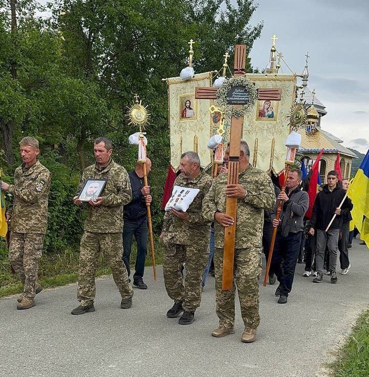 У Печеніжинській громаді попрощалися із Героєм Володимиром Зубаком 4