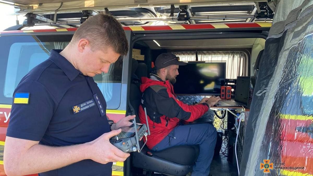 Майже 300 людей залучені до пошуку маленького хлопчика, який зник в лісі на Коломийщині 1