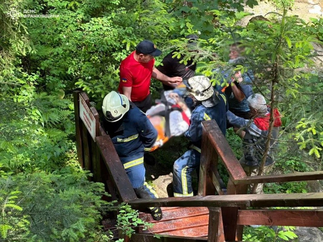 Дитина травмувалася на обриві біля Микуличина: її врятували 1