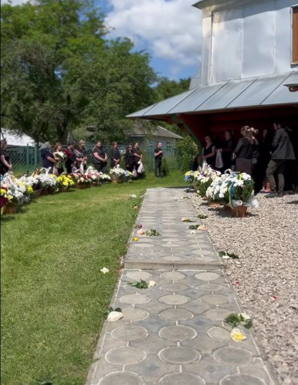 В селі Кропивище попрощалися із Героєм Олександром Лесюком 6