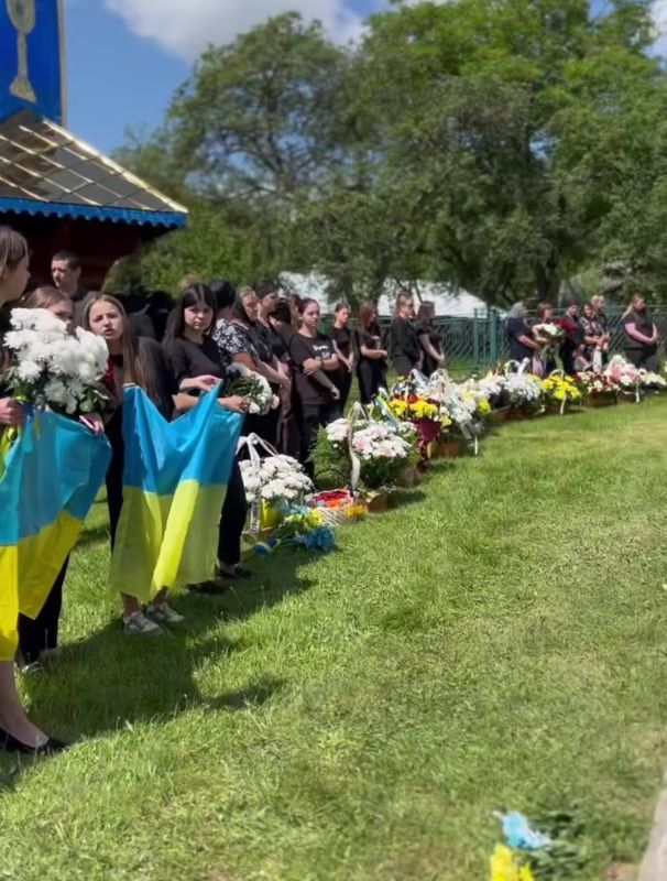 В селі Кропивище попрощалися із Героєм Олександром Лесюком 5