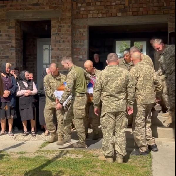 В селі Кропивище попрощалися із Героєм Олександром Лесюком 1