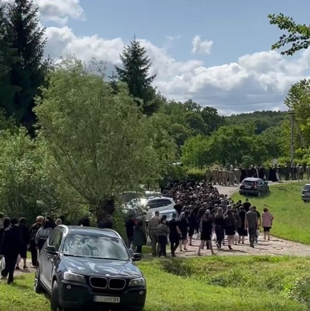 В селі Кропивище попрощалися із Героєм Олександром Лесюком 4