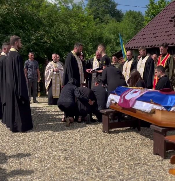 В селі Кропивище попрощалися із Героєм Олександром Лесюком 2