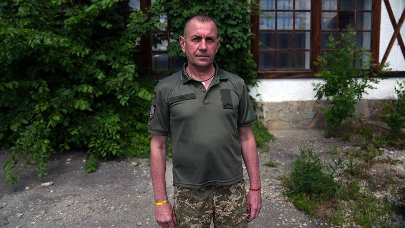 У Делятині урочисто зустріли звільненого з полону воїна В'ячеслава Гнідя 2