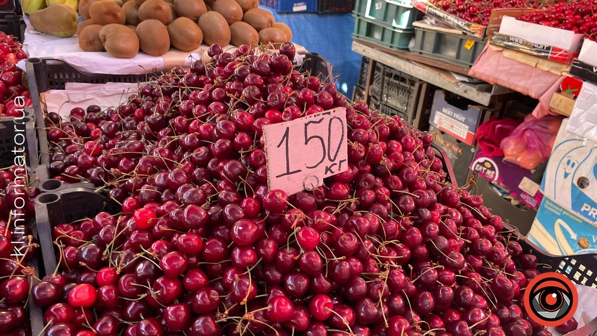 Ягідний сезон: скільки коштує полуниця та черешня на ринку в Коломиї 2