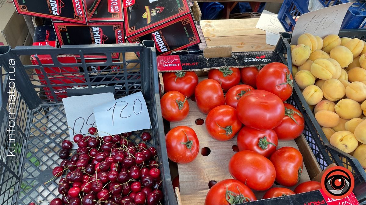 Ягідний сезон: скільки коштує полуниця та черешня на ринку в Коломиї 5
