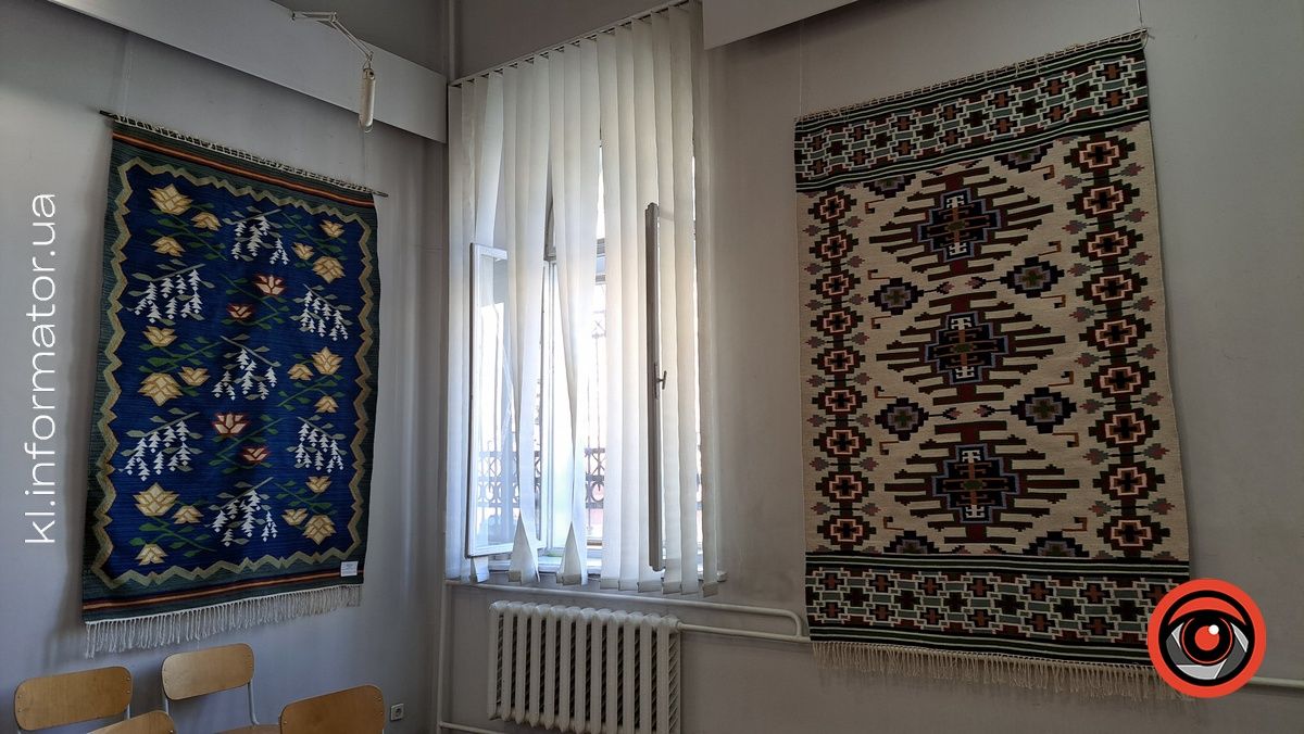 Не просто килими, а справжнє мистецтво та культурна спадщина: у музеї Коломиї відкрили міжнародну виставку 9
