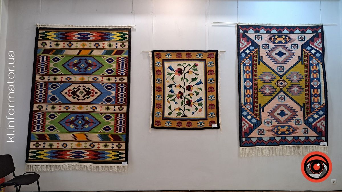 Не просто килими, а справжнє мистецтво та культурна спадщина: у музеї Коломиї відкрили міжнародну виставку 1