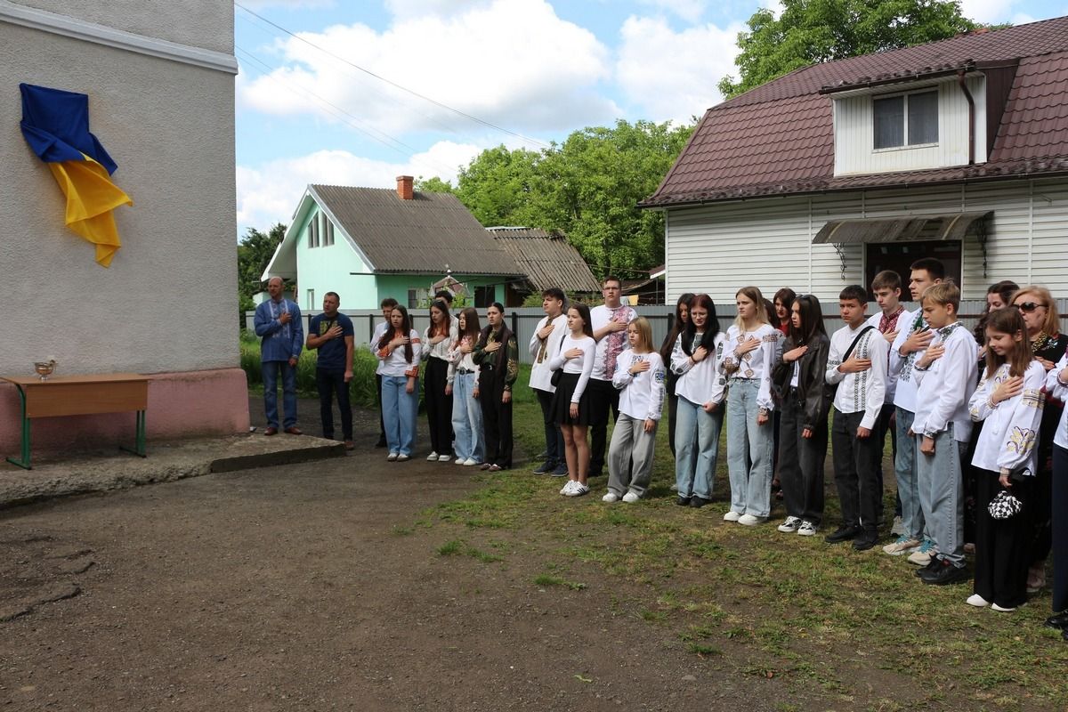 У Коломиї відкрили меморіальну дошку воїну Олександру Настащуку 3