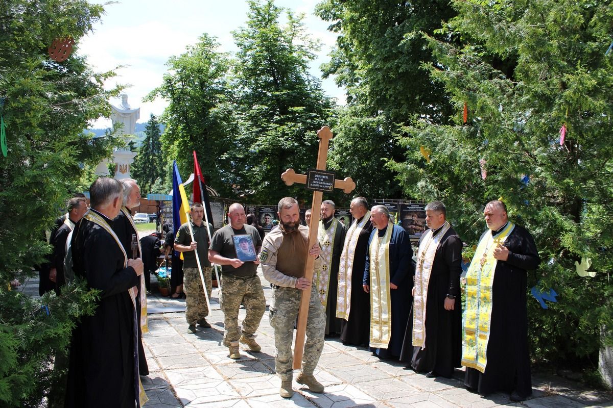 Верховинщина попрощалася із Героєм Юрієм Юрнюком 6