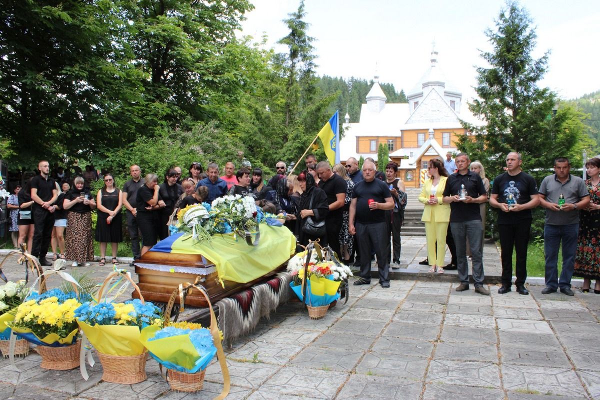 Верховинщина попрощалася із Героєм Юрієм Юрнюком 5