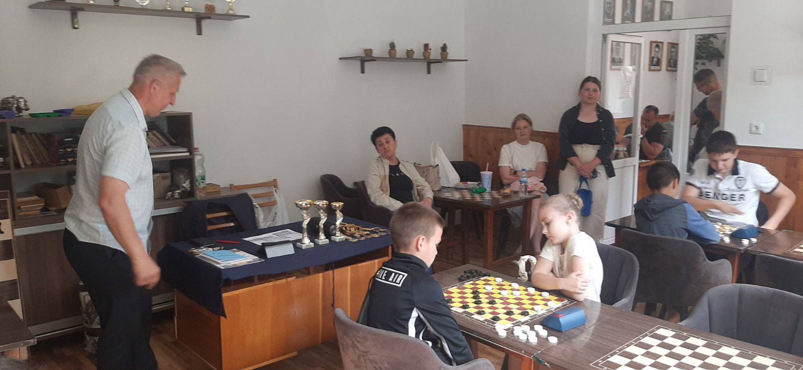 У Коломиї провели змагання з шашок до Дня Конституції України 7