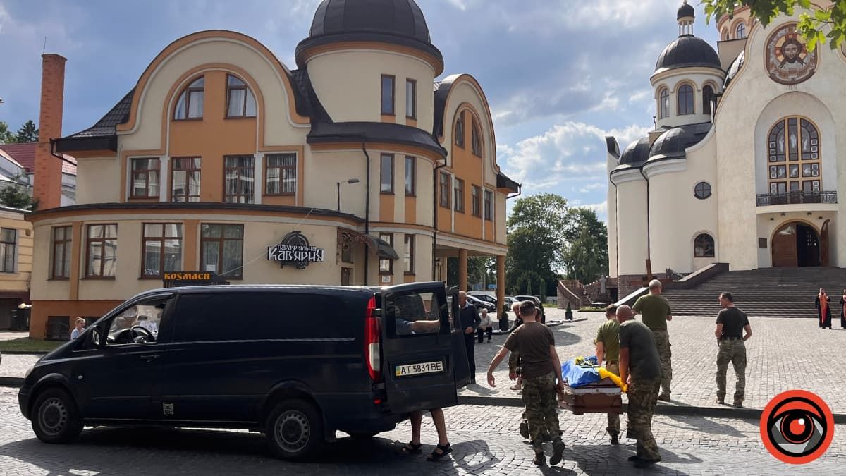 У Коломиї зустріли скорботний кортеж Героя Петра Солонинки 3