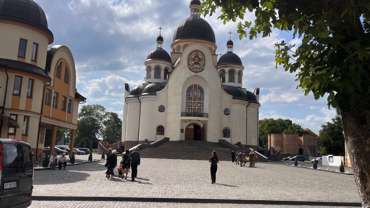 У Коломиї зустріли скорботний кортеж Героя Петра Солонинки 5