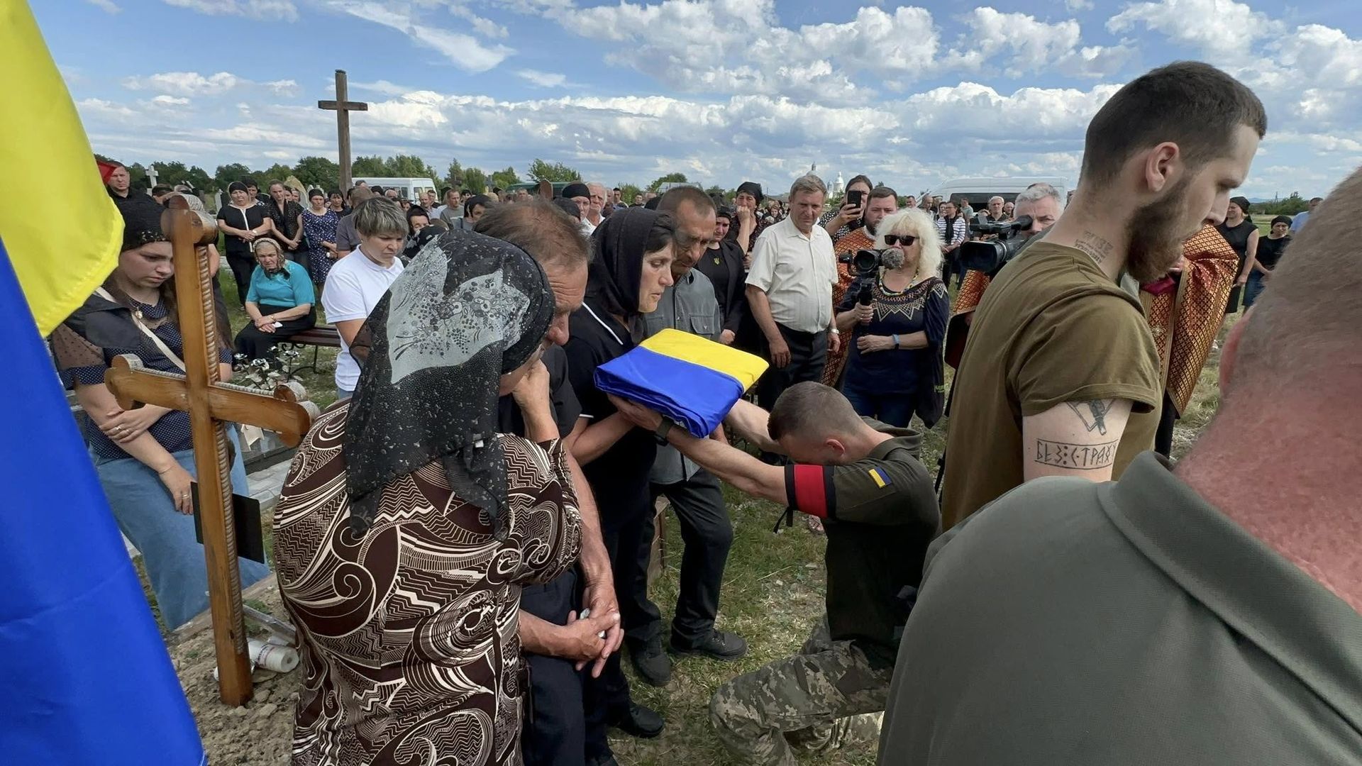 На Надвірнянщині провели в останню дорогу Героя Дмитра Ковалюка 9