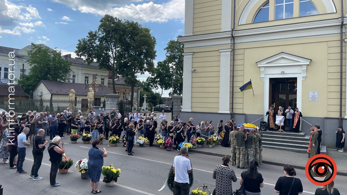 Коломия попрощалася із загиблим Героєм Петром Солонинкою 15