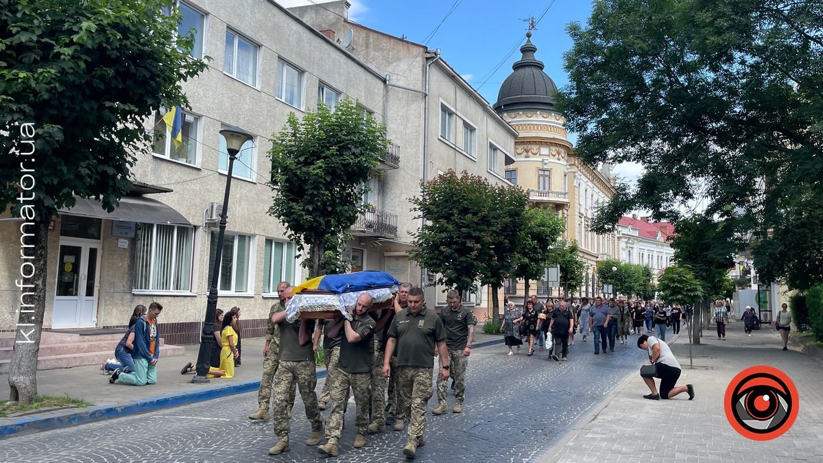 Коломия попрощалася із загиблим Героєм Петром Солонинкою 7