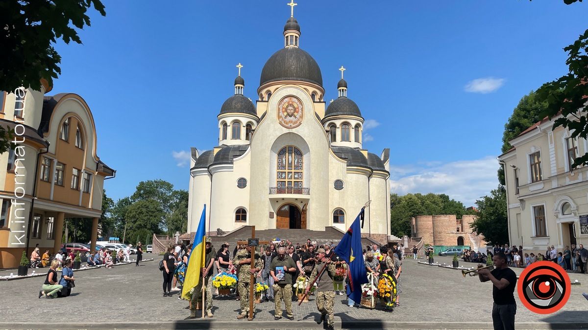 Коломия попрощалася із Героєм Петром Солонинкою
