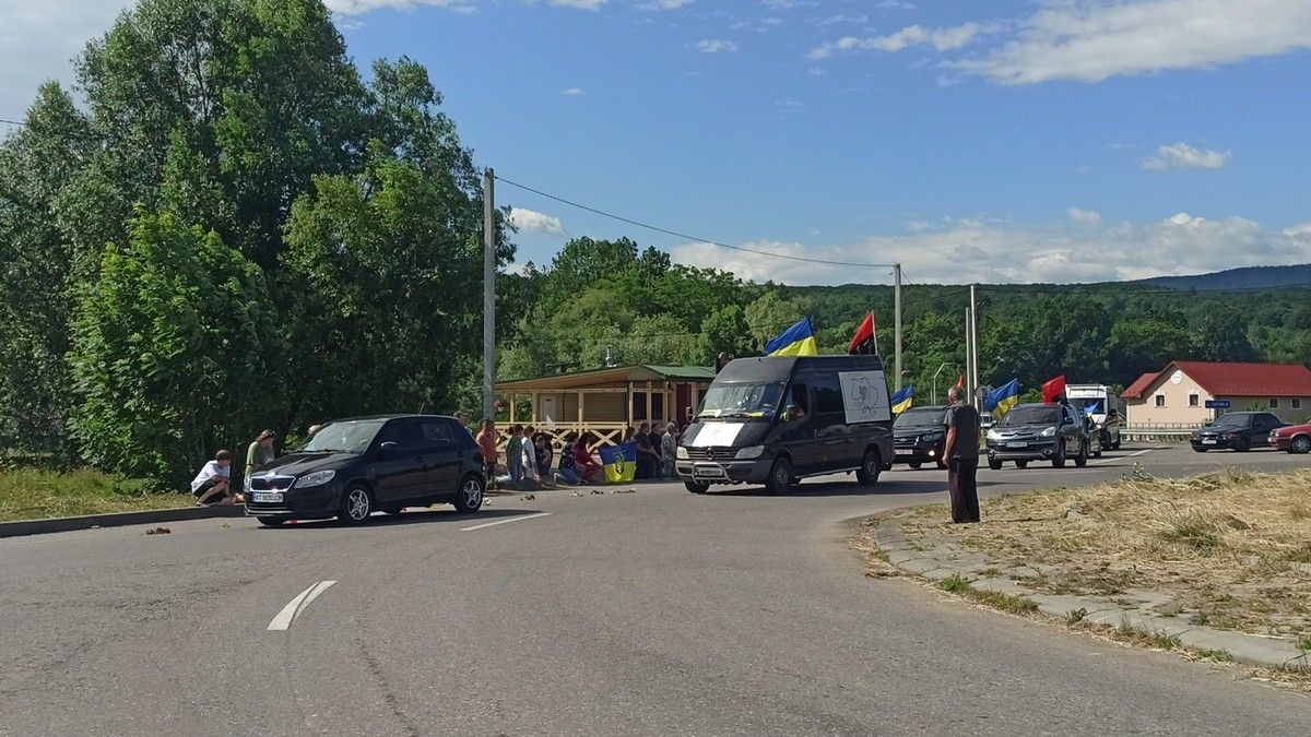 Косівщина у скорботі: "на щиті" повернувся молодий захисник Роман Добровольський 7