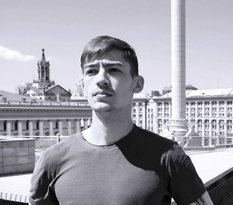 Косівщина у скорботі: "на щиті" повернувся молодий захисник Роман Добровольський 1