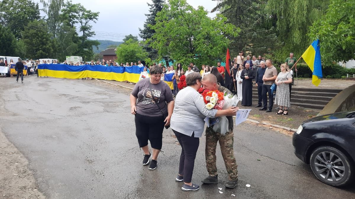 З ворожого полону до рідної домівки повернувся захисник Іван Копильців 4