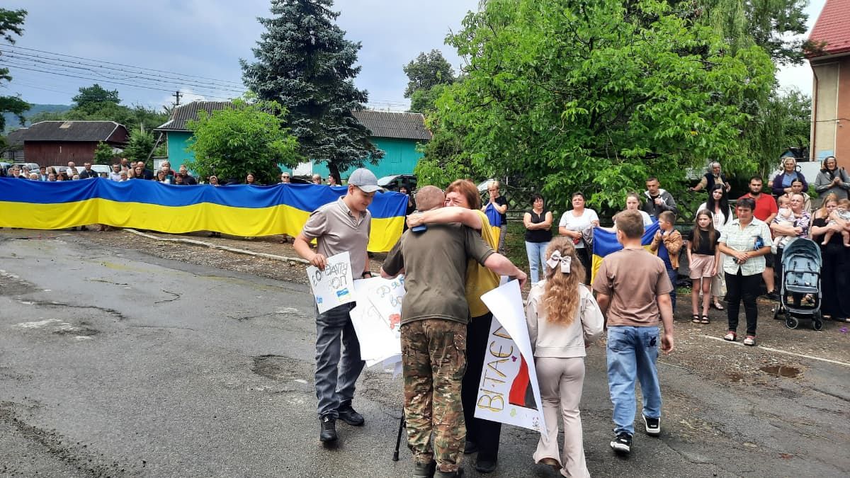 З ворожого полону до рідної домівки повернувся захисник Іван Копильців 5