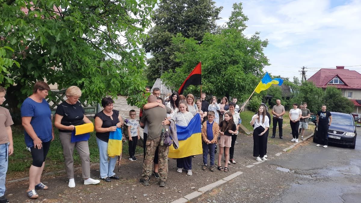 З ворожого полону до рідної домівки повернувся захисник Іван Копильців 7