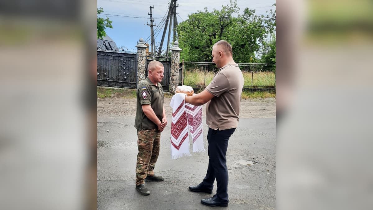 З ворожого полону до рідної домівки повернувся захисник Іван Копильців 9